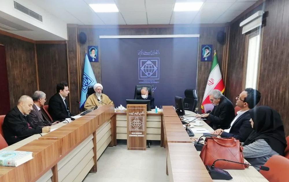 نشست شورای هم اندیشی اساتید و نخبگان دانشگاه برگزار شد